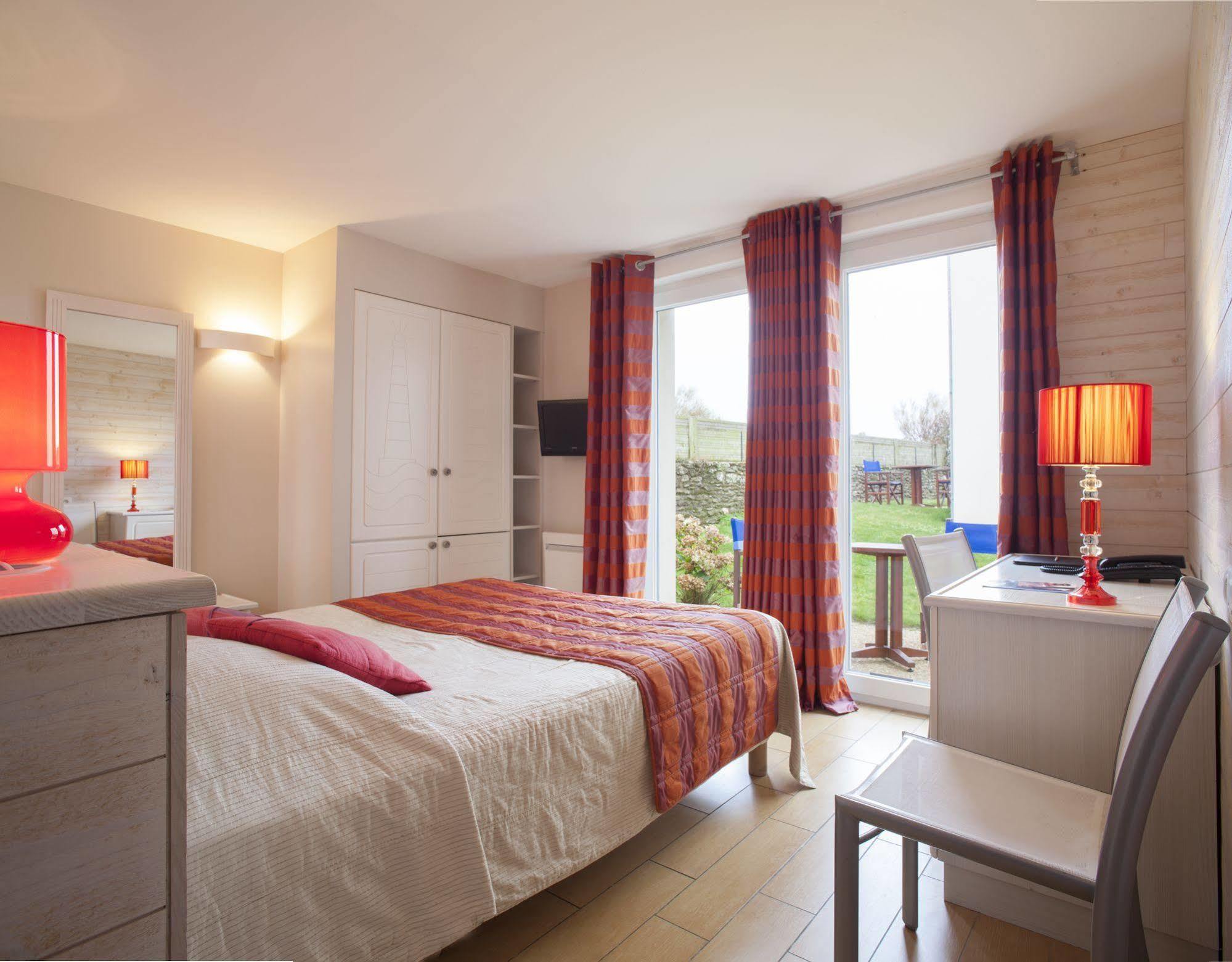 פלוגונבלי Logis Hotel Vent D'Iroise מראה חיצוני תמונה
